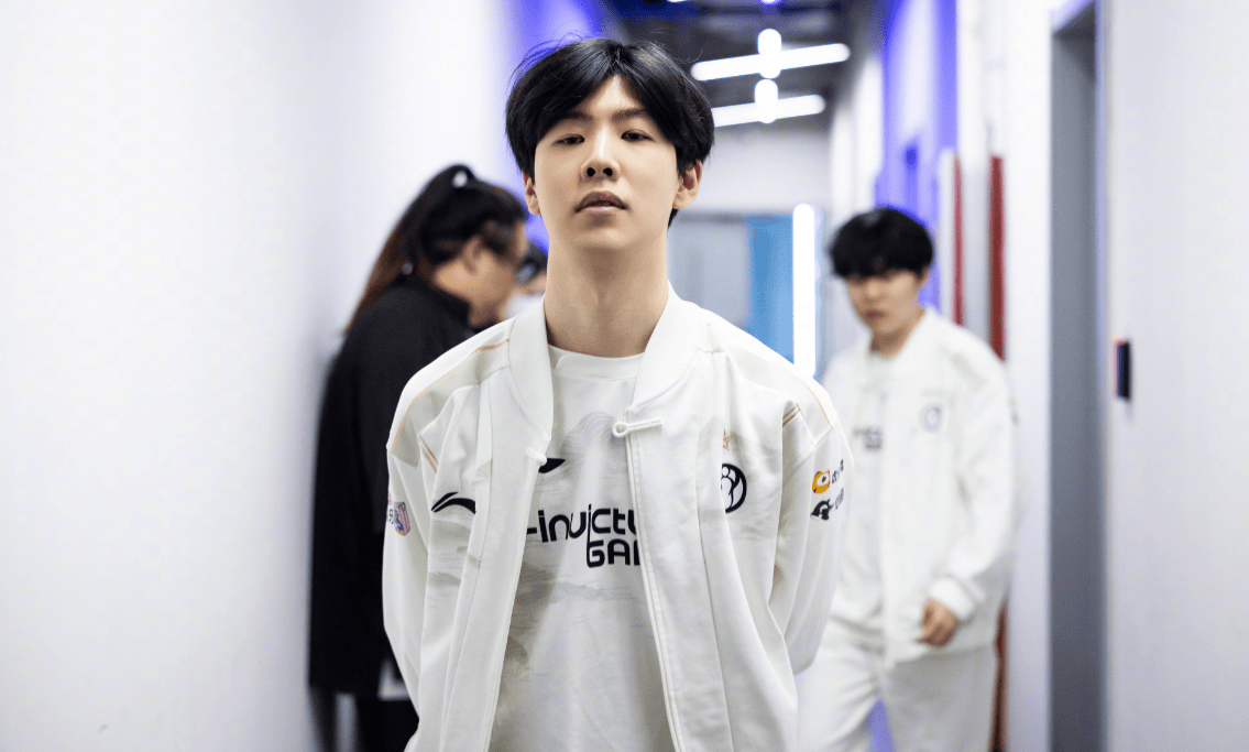 中场球员以 中场球员以